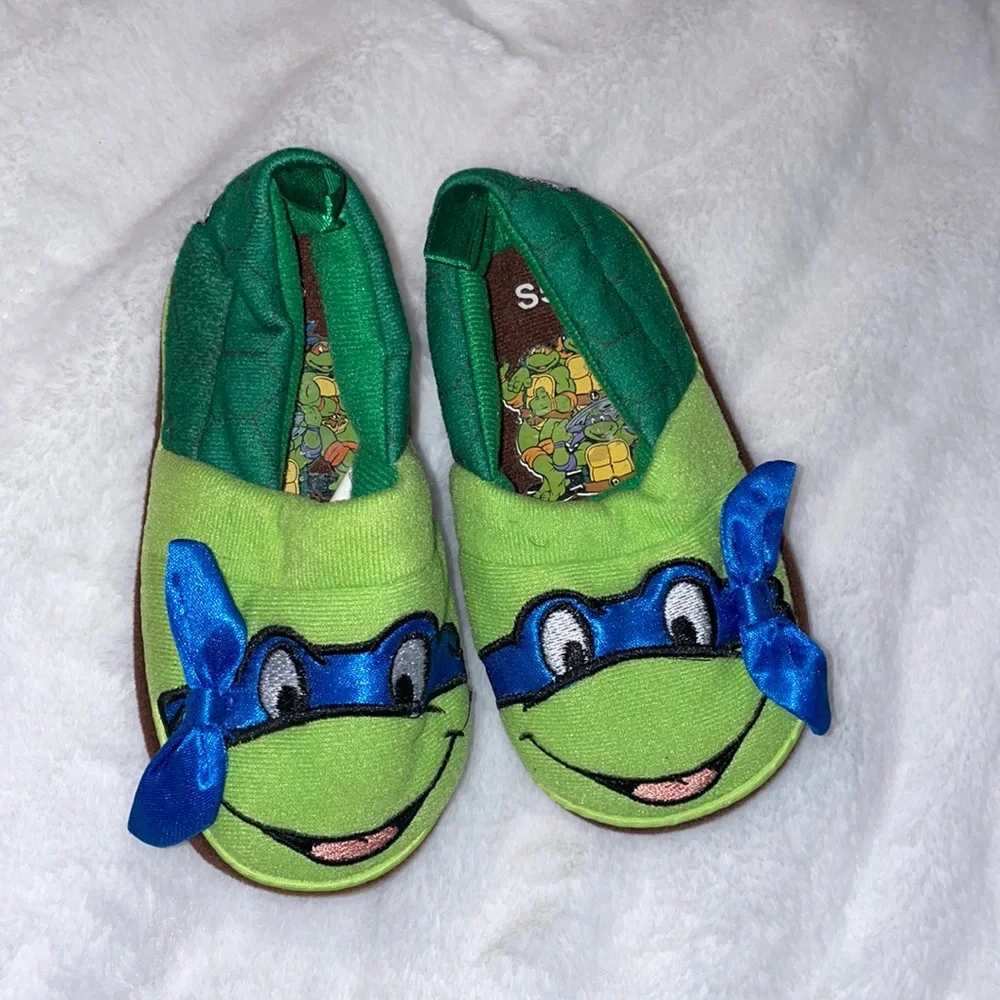 Teenage mutant ninja turtles, size small, 5/6 slippers